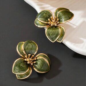 NEW Green enamel flower stud earrings yellow gold tone